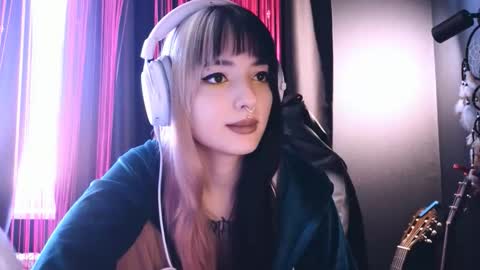 Avriel online show from September 2025 04:24:01 AM