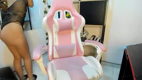 Snapshot of avi_thomsonn chatting on February 2026 03:53:02 PM avi_thomsonn online show from February 2026 03:53:02 PM