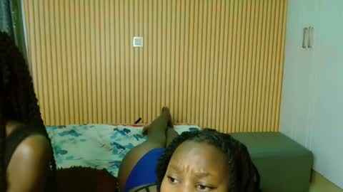 Avian online show from November 2025 04:01:02 AM