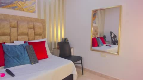 AVIS  online show from November 2025 07:57:02 PM