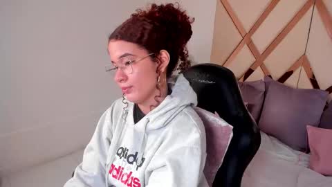 Avril  online show from December 2025 11:51:01 AM