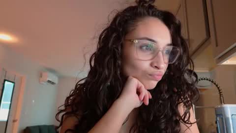 Avaia online show from March 2026 09:21:02 PM