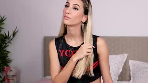 awalynch online show from October 2025 03:28:01 AM