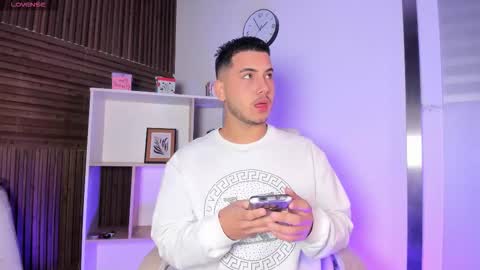 axel_grey_ online show from November 2025 12:13:01 PM