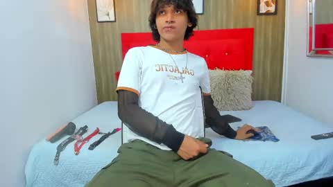 Snapshot of axel_ps chatting on March 2025 09:15:02 PM Alex online show from March 2025 09:15:02 PM