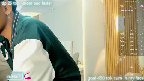 Snapshot of axel_ps chatting on September 2025 04:56:02 AM Alex online show from September 2025 04:56:02 AM