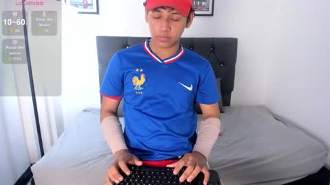 Snapshot of axel_ps chatting on November 2025 09:35:02 PM Alex online show from November 2025 09:35:02 PM