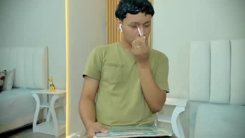 Snapshot of axel_ps chatting on December 2025 02:41:02 AM Alex online show from December 2025 02:41:02 AM