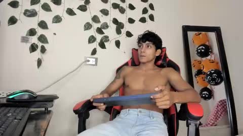 axel_rosse2 online show from October 2025 08:04:02 PM