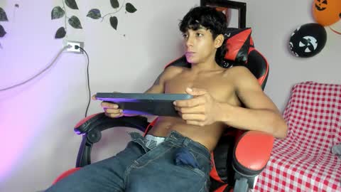 axel_rosse2 online show from October 2025 10:33:02 PM