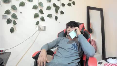 axel_rosse2 online show from November 2025 09:39:02 PM