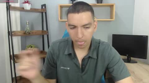 axel_stones_ online show from October 2025 01:44:01 PM