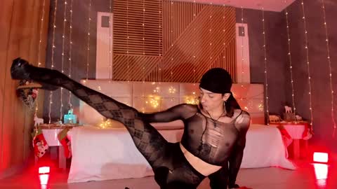 Snapshot of axellcollins chatting on December 2024 06:57:02 AM im your little femboy ALEX online show from December 2024 06:57:02 AM