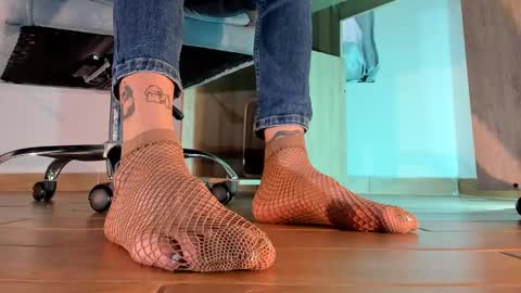Snapshot of axellcollins chatting on February 2025 09:05:02 PM im your little femboy ALEX online show from February 2025 09:05:02 PM