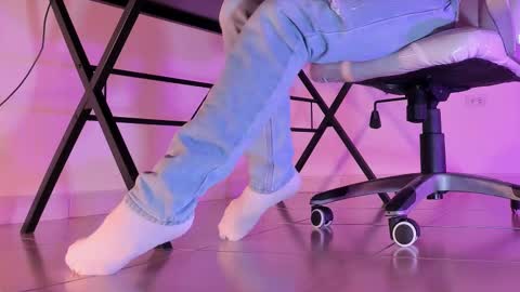 Snapshot of axellcollins chatting on September 2025 05:12:01 AM im your little femboy ALEX online show from September 2025 05:12:01 AM