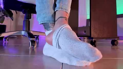 Snapshot of axellcollins chatting on October 2025 09:45:01 PM im your little femboy ALEX online show from October 2025 09:45:01 PM