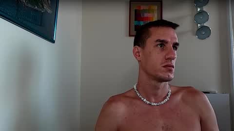 Axl online show from October 2025 05:27:01 AM