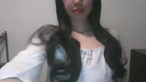 Snapshot of axuepetitt chatting on December 2024 01:58:02 AM axue online show from December 2024 01:58:02 AM