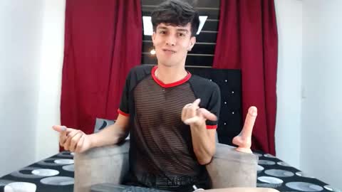 Snapshot of axxxel_twink chatting on February 2026 01:32:01 AM Axxxel online show from February 2026 01:32:01 AM