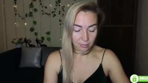 Jully online show from November 2025 06:40:02 PM