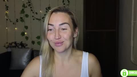 Jully online show from November 2025 06:41:02 PM