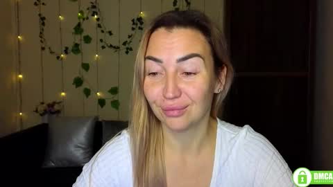 Jully online show from November 2025 06:33:02 PM