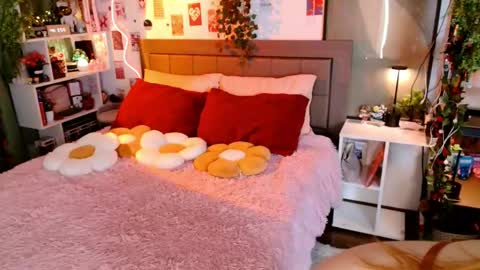Ayla hill online show from May 2026 09:24:01 PM