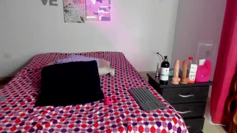 aylah_beckham online show from June 2026 11:23:01 AM