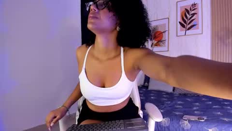 Ayleen online show from October 2025 12:27:01 PM