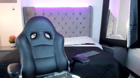 Ayliinn  online show from February 2025 10:07:02 AM