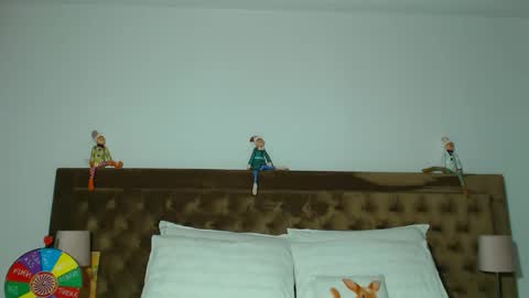 Aylin online show from November 2025 04:06:02 AM