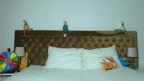 Aylin online show from December 2025 03:33:01 AM