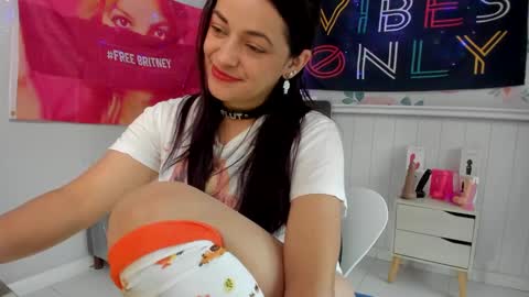 Azucena R online show from October 2025 02:14:02 PM