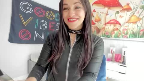 Azucena R online show from December 2025 02:48:01 PM