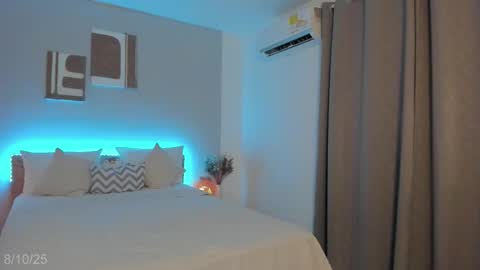 itzell  online show from October 2025 11:57:02 PM