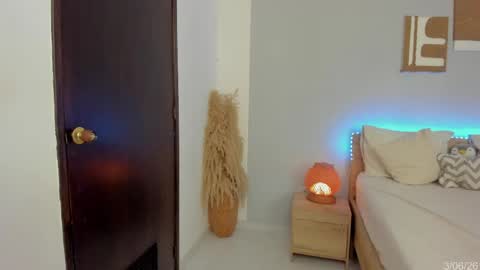 itzell  online show from June 2026 01:22:01 AM