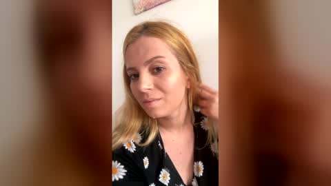 Snapshot of baby_blondee chatting on June 2026 11:34:02 AM Baby Blonde online show from June 2026 11:34:02 AM