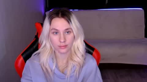 baby_kitte online show from December 2024 03:43:01 AM