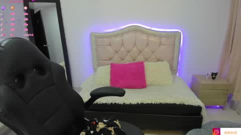 Dulce  Stefa  online show from May 2026 01:34:01 AM