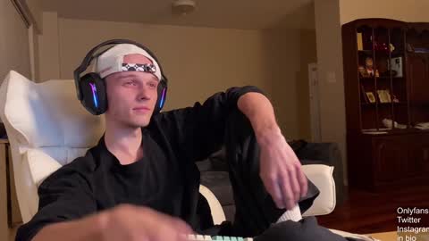 Big cock boy online show from December 2024 04:45:02 AM