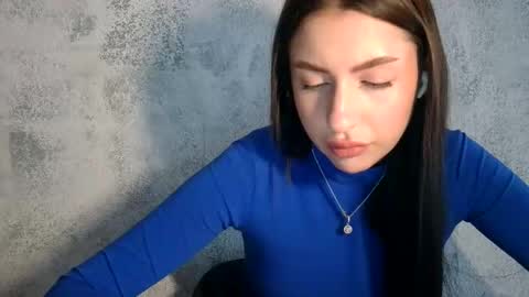 Snapshot of babyfoxie18 chatting on September 2025 08:18:02 AM Roxie online show from September 2025 08:18:02 AM