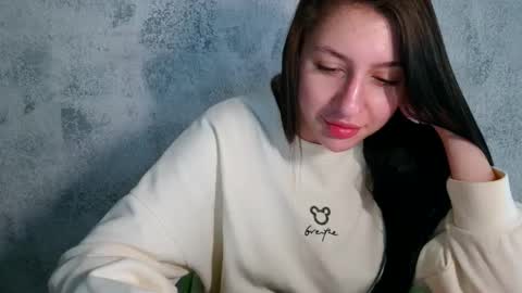 Snapshot of babyfoxie18 chatting on October 2025 06:53:02 AM Roxie online show from October 2025 06:53:02 AM