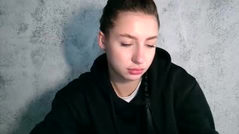 Snapshot of babyfoxie18 chatting on October 2025 08:45:02 AM Roxie online show from October 2025 08:45:02 AM