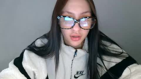 Snapshot of babyfoxie18 chatting on October 2025 11:18:02 AM Roxie online show from October 2025 11:18:02 AM