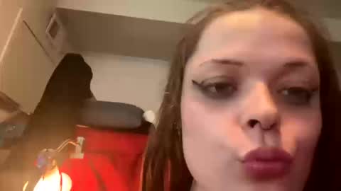 Snapshot of babyjeanscreams chatting on October 2025 11:36:02 PM babyjeanscreams online show from October 2025 11:36:02 PM