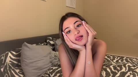 Mia online show from January 2025 07:51:02 AM