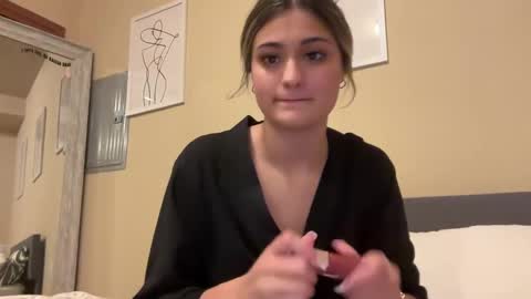 Mia online show from February 2025 09:44:02 AM