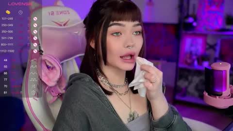 Snapshot of babyroxynill chatting on December 2024 11:01:02 PM Nika online show from December 2024 11:01:02 PM