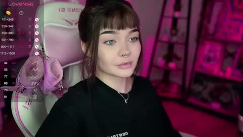 Snapshot of babyroxynill chatting on February 2025 10:43:02 PM Nika online show from February 2025 10:43:02 PM