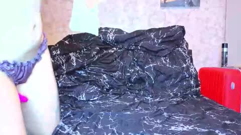 Snapshot of baiambel_mi chatting on December 2025 03:40:02 PM holly online show from December 2025 03:40:02 PM